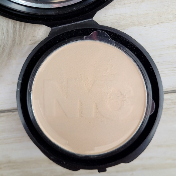 NYC Smooth Skin Pressed Face Powder, 701A Translucent 0.33oz Discontinued HTF - Picture 4 of 4